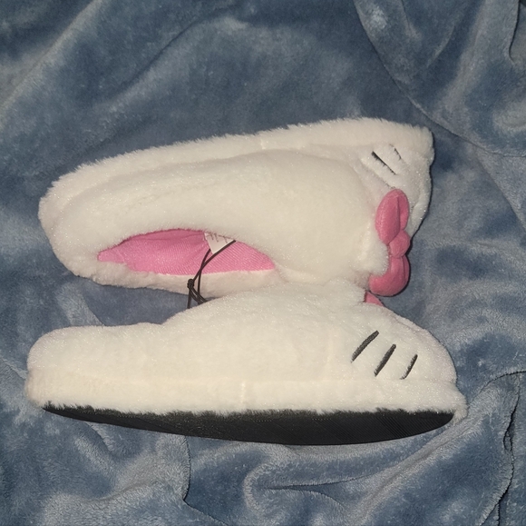 Hello Kitty Slippers - Picture 3 of 4